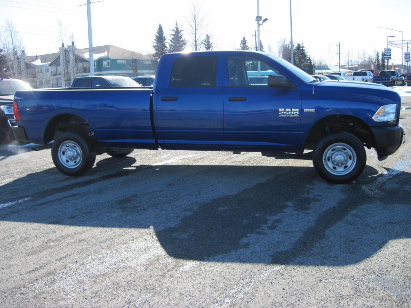 2016 blue /gray RAM 2500 trades man (3C6TR5HT6GG) with an 5.7L V8 OHV 16V engine, located at 9530 Old Seward Highway, Anchorage, AK, 99515, (907) 349-3343, 61.134140, -149.865570 - Low Miles on this Ram 2500 long bed, come take a test drive. - Photo#2